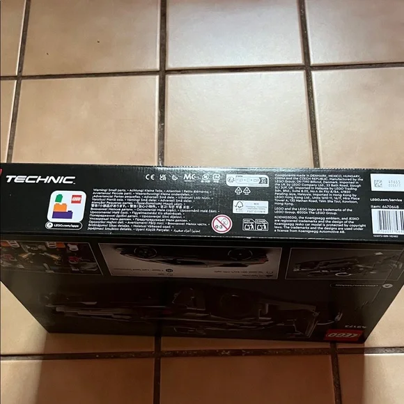 NEW LEGO Technic Koenigsegg Jesko in Black and Gray - Picture 3 of 3